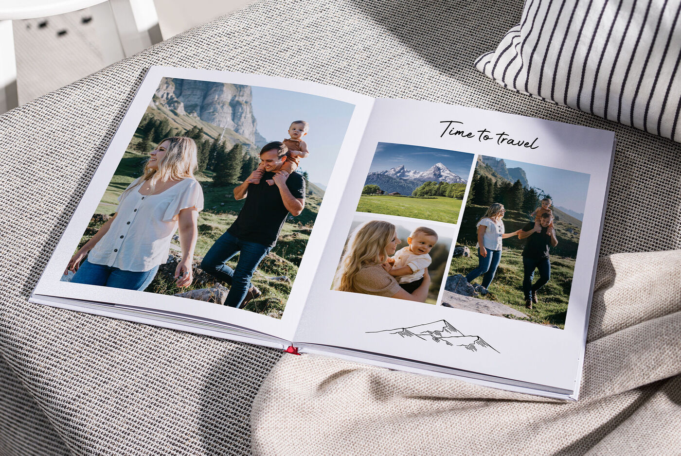Une famille avec un enfant se détend dans les montagnes, l'ALBUM PHOTO montre des souvenirs de voyage joyeux.